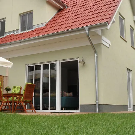 Mit Terrasse *